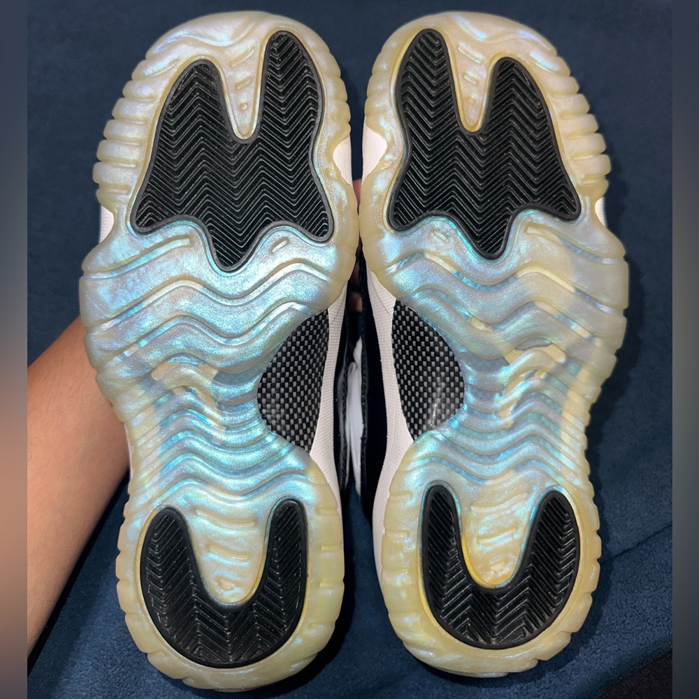 Jordan 11 Retro Low Iridescent (GS) - Picture 8 of 13